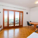 5 Bedroom Lovely Home In Posedarje