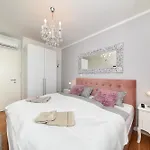 Mm Luxury Apartments Diamond & Silver