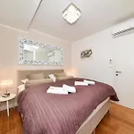 Mm Luxury Apartments Diamond & Silver