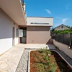 5 Bedroom Nice Home In Vela Luka