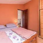 2 Bedroom Nice Apartment In Turanj
