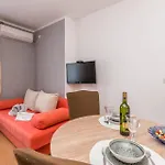 Cozy Apartment In Biograd Na Moru With Kitchen