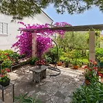 3 Bedroom Beach Front Apartment In Klek