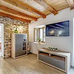 2 Bedroom Awesome Home In Orebic