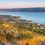 Apartments In Starigrad-Paklenica 43533