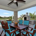 Villa Stella With Heated Swimming Pool
