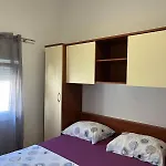 Two Bedroom Apartment Ivana - 150 M From The Beach