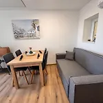 Seaview Apartment For 2