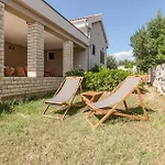 Cozy Home In Maslenica With Wifi