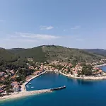 2 Bedroom Nice Apartment In Prigradica