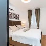 Cozy Apartment In Mandre With Wifi