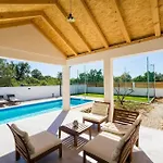 Villa Aenona