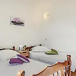 2 Bedroom Stunning Home In Vela Luka