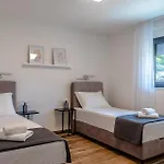 3 Bedroom Stunning Home In Vrsi