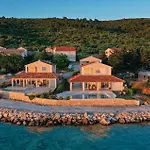 Gorgeous Home In Veli Rat With Kitchen