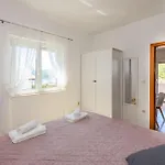 1 Bedroom Nice Apartment In Klek