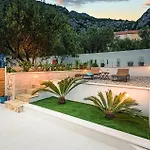 1 Bedroom Awesome Apartment In Klek