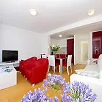 Apartments In Villas Punta Skala With Beachpool