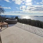 Villa More