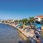 Beautiful Apartment In Zaton With Wifi