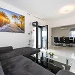 Gorgeous Home In Maslenica With Kitchen