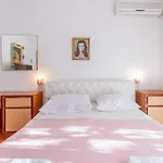 Tinka, Zimmer No 1