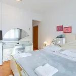 Tinka, Zimmer No 2
