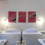 Tinka, Apartment No 8