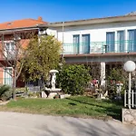 Tinka, Apartment No 12