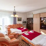 Tinka, Apartment No 12