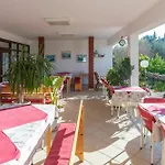 Tinka, Apartment No 7