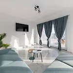 Luxury Penthouse With Jacuzzi And Seaview