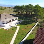 Basic Apartments - Ferienhaus Basic Croatia Vir Island