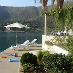 Apartment Anita - Waterfront With Sunbeds!