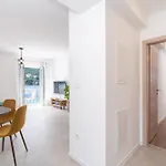 Apartment Anita - Waterfront With Sunbeds!