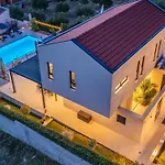 Beautiful Villa Lara In Vrana With Pool