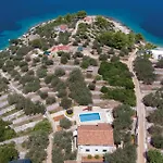 Nice Home In Tankaraca With House Sea View
