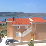 Apartment In Rtina/Zadar Riviera 8160