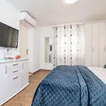 Apartments And Room Lora
