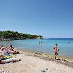 2 Bedroom Beautiful Apartment In Petrcane