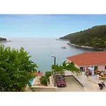 Cozy Apartment In Saplunara With Kitchen