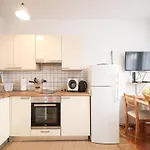 Modern Apartment With Terrace Near Old Town