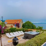 Villa Marija Vacation House - 5 M From The Sea