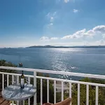 Bella Perna 3-Bedroom Beachfront Apartment