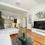 Apartments Isabora - Comfort Three-Bedroom Apartment With Balcony And Sea View Second Floor