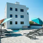 Villa Div With Pool