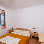 Spacious And Cozy Seafront Apartments