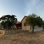 Relax And Unwind: Family-Friendly House Near Zadar In Zagrad