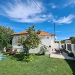 Vacation House With Private Pool And Yard
