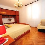 Komfortable Ferienwohnung Sara In Zadar
